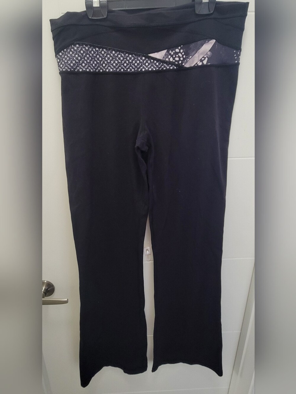 Lululemon Black Women's Yoga Pants with Patterned Waistband